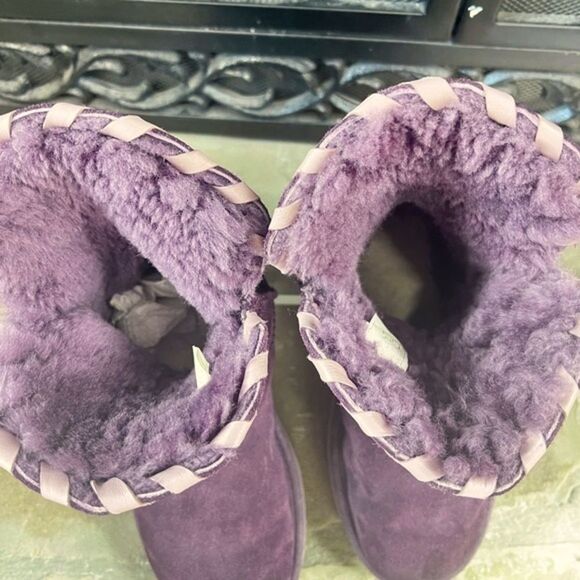 UGG Aidah Port Boots Rare style with whipstitching SZ 8 - Picture 3 of 10